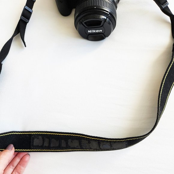 Nikon D5200 DSLR Camera Body and 50mm, 18-55mm and 55-200mm Lenses - Picture 3 of 10